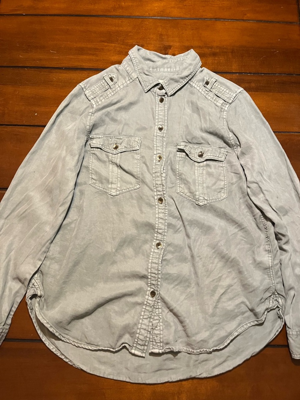American Eagle Light Gray Button-Up Shirt - Casual Long Sleeve